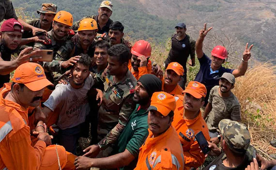 मलमपुझा की पहाड़ियों पर दो दिन से फंसे बाबू को सेना ने सुरक्षित बचाया, मुख्यमंत्री ने किया ट्वीट