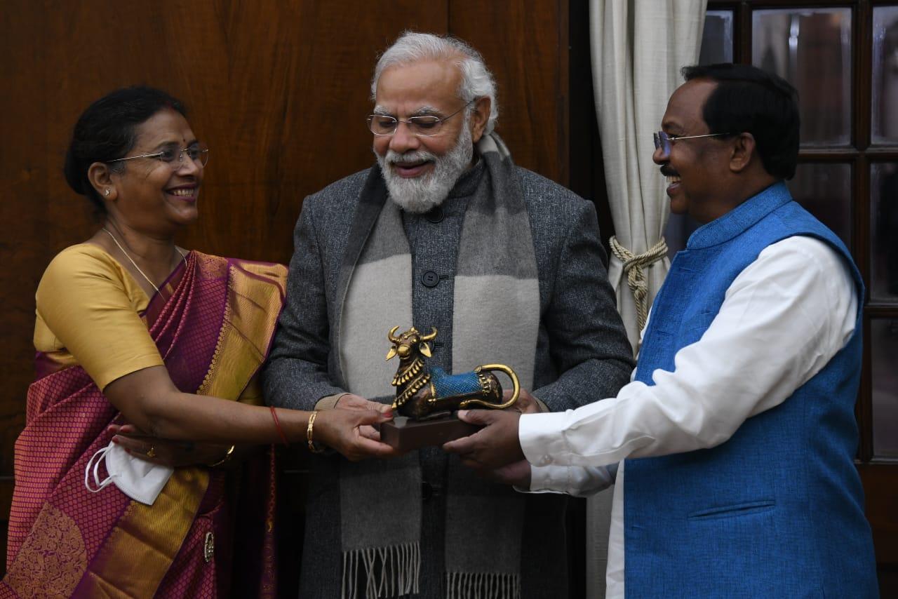 सांसद रामविचार नेताम ने प्रधानमंत्री नरेंद्र मोदी से की सपरिवार मुलाकात