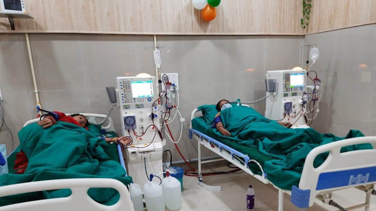 प्रदेश के 8 जिला अस्पतालों में निःशुल्क डायलिसिस सुविधा, दूरस्थ अंचल बीजापुर, जशपुर और अंबिकापुर के किडनी रोगियों को भी मिल रहा है लाभ