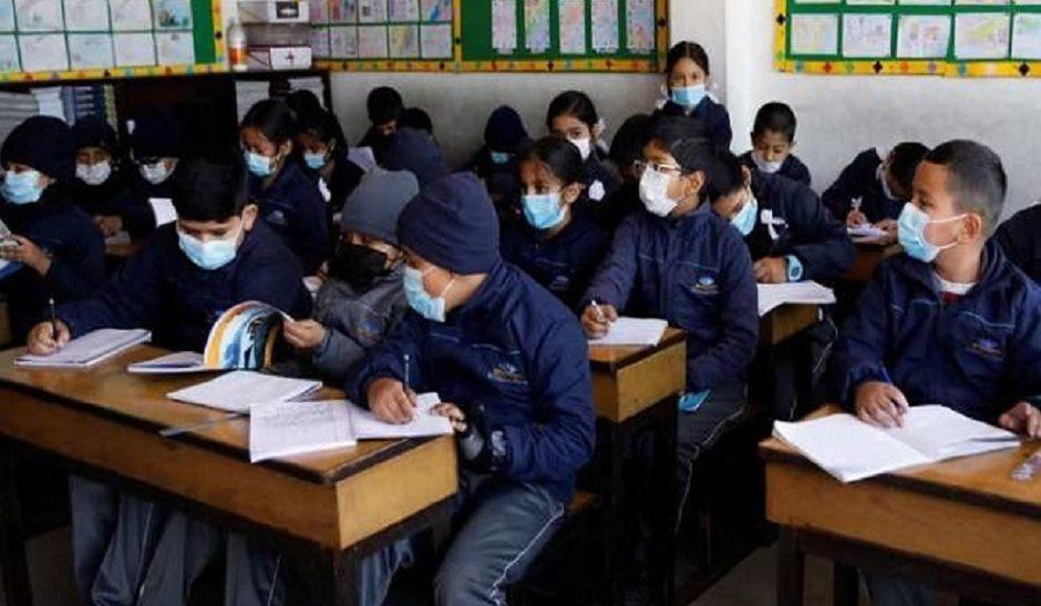कोरोना के केस हुए कम, देश की राजधानी में फिर से खुलेंगे स्कूल, कॉलेज और जिम, नाईट कर्फ़्यू में भी ढील