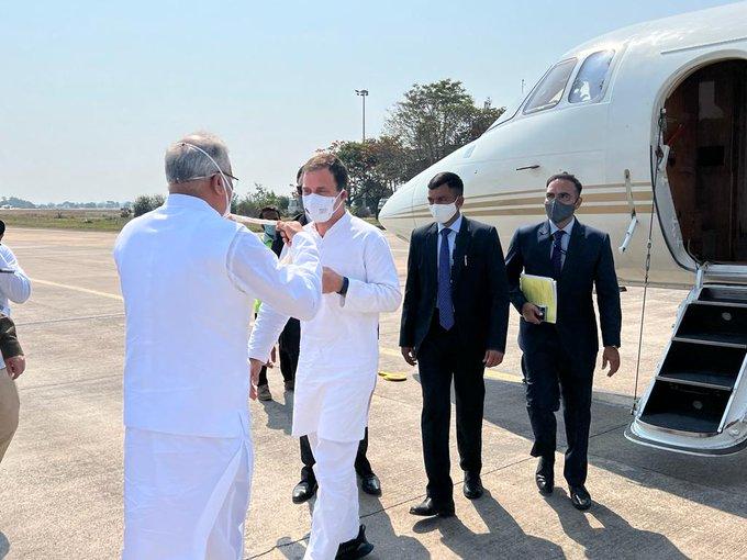 बड़ी खबरः छत्तीसगढ़ की राजधानी रायपुर पहुंचे राहुल गांधी, एयरपोर्ट पर हुआ भव्य स्वागत