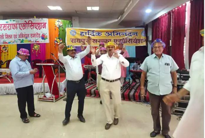 Holi celebration in Raipur : कल आयोजित हुआ होली मिलन कार्यक्रम, कई कारोबारी और सियासत से जुड़े चेहरे ने लगाए ठुमके