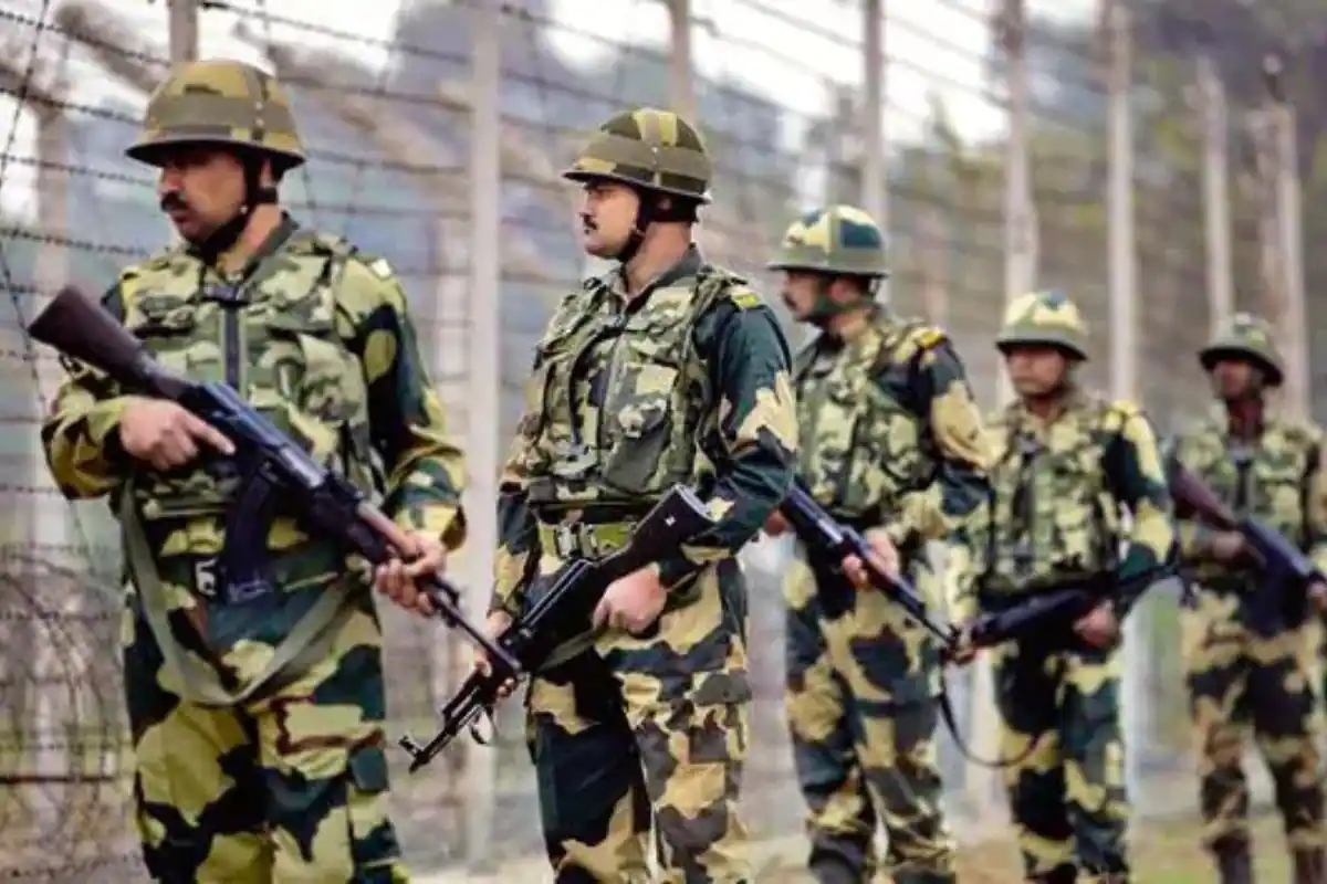 BIG NEWS: BSF मेस में फायरिंग, 10 जवान घायल