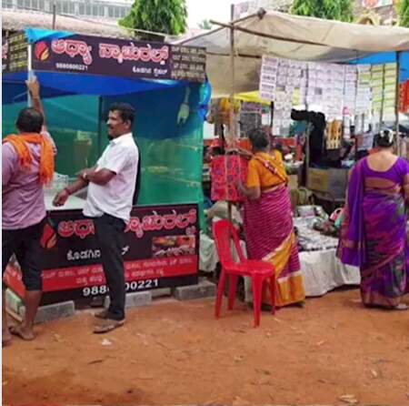 पोस्टर विवादों में घिरा कर्नाटक: मंदिरों के बाहर लगे बैनर बने विवाद, मुस्लिम समुदाय को दुकान लगाने से रोका