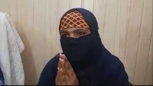पति ने कहा सपा को वोट देने, पत्नी ने बीजेपी को चुना, महिला को घर से निकाला और दी तीन तलाक की धमकी