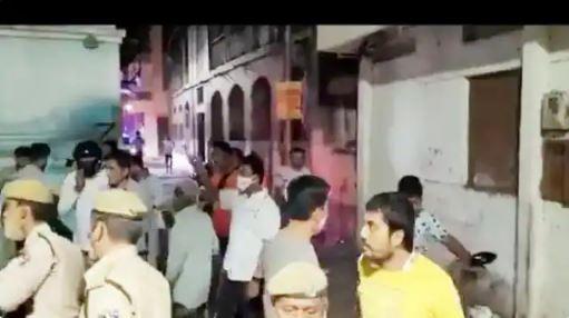 ब्रेकिंग: PM मोदी के गुजरात दौरे से पहले वडोदरा में हिंसक झड़प, पथराव में 4 घायल, कई गाड़ियां टूटीं