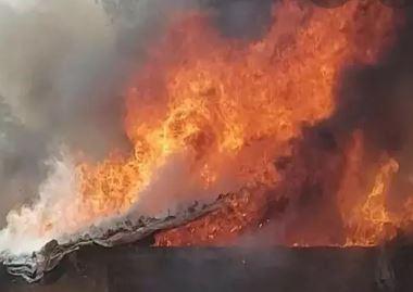 BREAKING-झुग्गी में आग लगने से एक ही परिवार के 7 सदस्यों की जलकर मौत, बिहार के रहने वाले थे