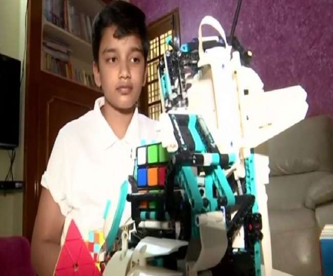 रुबिक्स क्यूब को हल करने के लिए 11 साल के बच्चे ने बना डाला रोबोट
