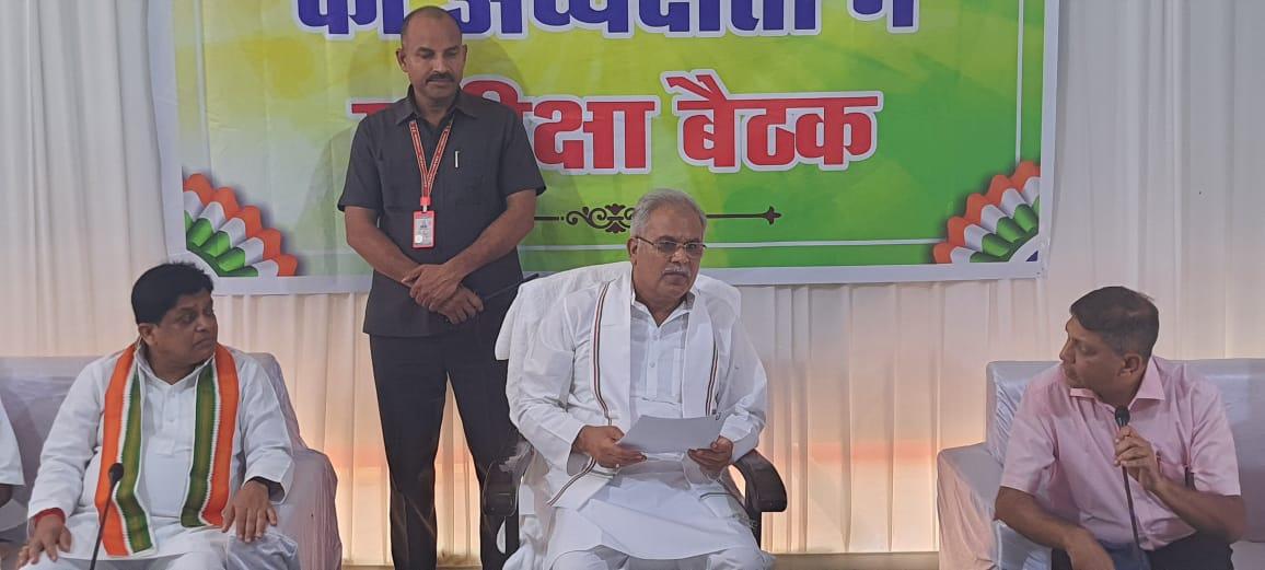 बड़ी खबरः 10वीं-12वीं के टॉपर्स को सरकार कराएगी हेलीकॉप्टर राइड, सीएम ने की घोषणा