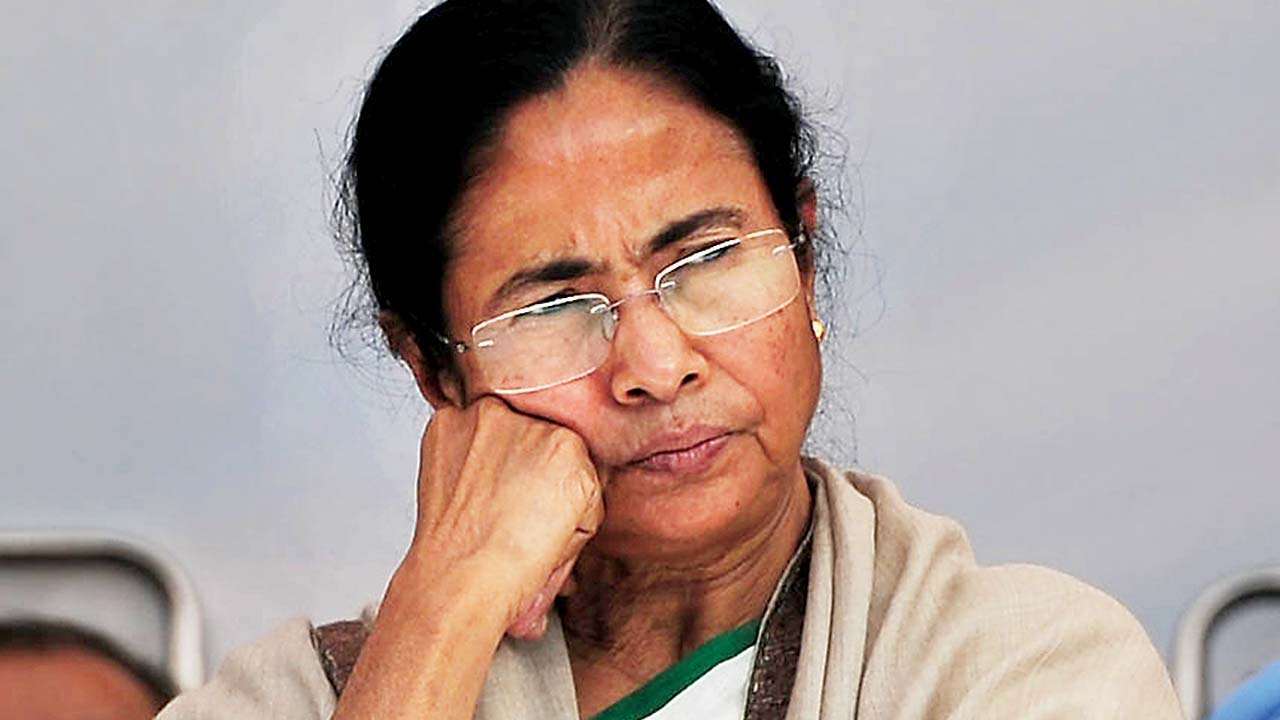 बांग्लादेशी को लड़ा दिया चुनाव, ममता बनर्जी को मिला HC का नोटिस