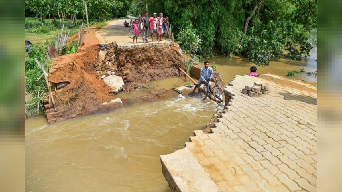 असम में भारी बारिश के बाद 12 गांवों में भूस्खलन, एक महिला समेत तीन की मौत
