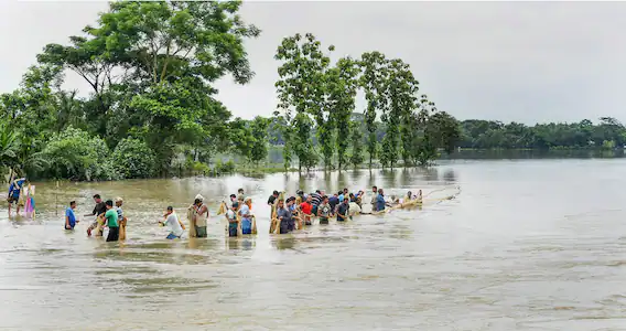 असम में बाढ़ से अब तक 71 लोगों की मौत, 42 लाख से ज्यादा लोग प्रभावित