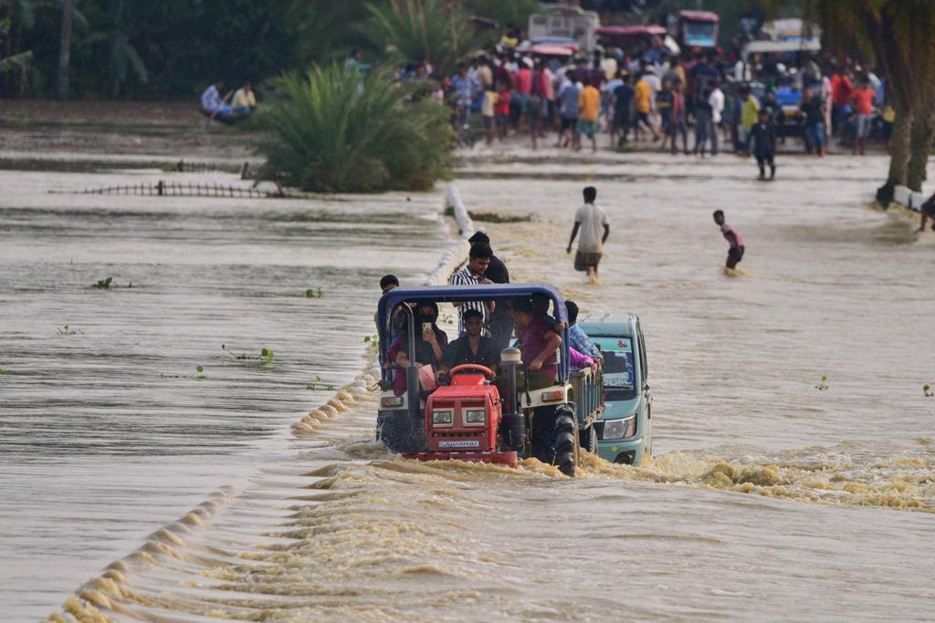 Assam Floods: बाढ़ के चलते जनजीवन अस्त-व्यस्त! पिछले 24 घंटे में 4 बच्चों समेत 12 लोगों की हुई मौत