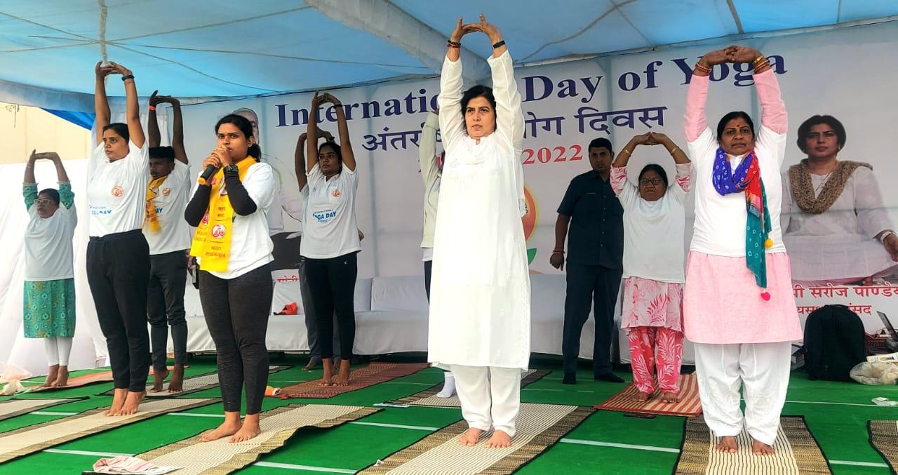प्रदेश भर में भाजपा नेताओं और कार्यकर्ताओं ने योगाभ्यास में लिया हिस्सा