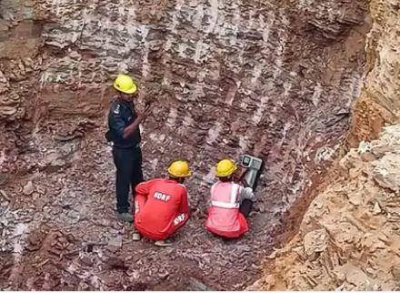 CG: The struggle continues for 42 hours to save Rahul who fell in the borewell, excavation slowed due to rocks, tunnel is being made with rock cutter