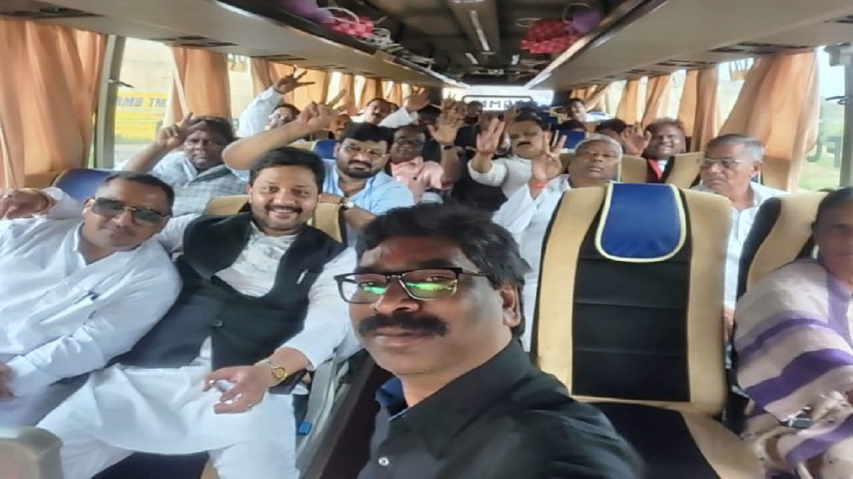 झारखंड में होगा ‘खेला’, UPA विधायकों को चार्टर विमान से रायपुर शिफ्ट करने की तैयारी
