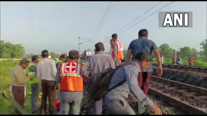 Train Accident : गोंदिया में पैसेंजर ट्रेन मालगाड़ी से टकराई, 50 से अधिक लोग घायल, मचा हड़कंप