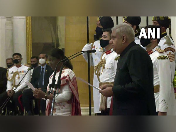 जगदीप धनखड़ बने भारत के 14वें उपराष्ट्रपति, राष्ट्रपति मुर्मू ने दिलाई शपथ