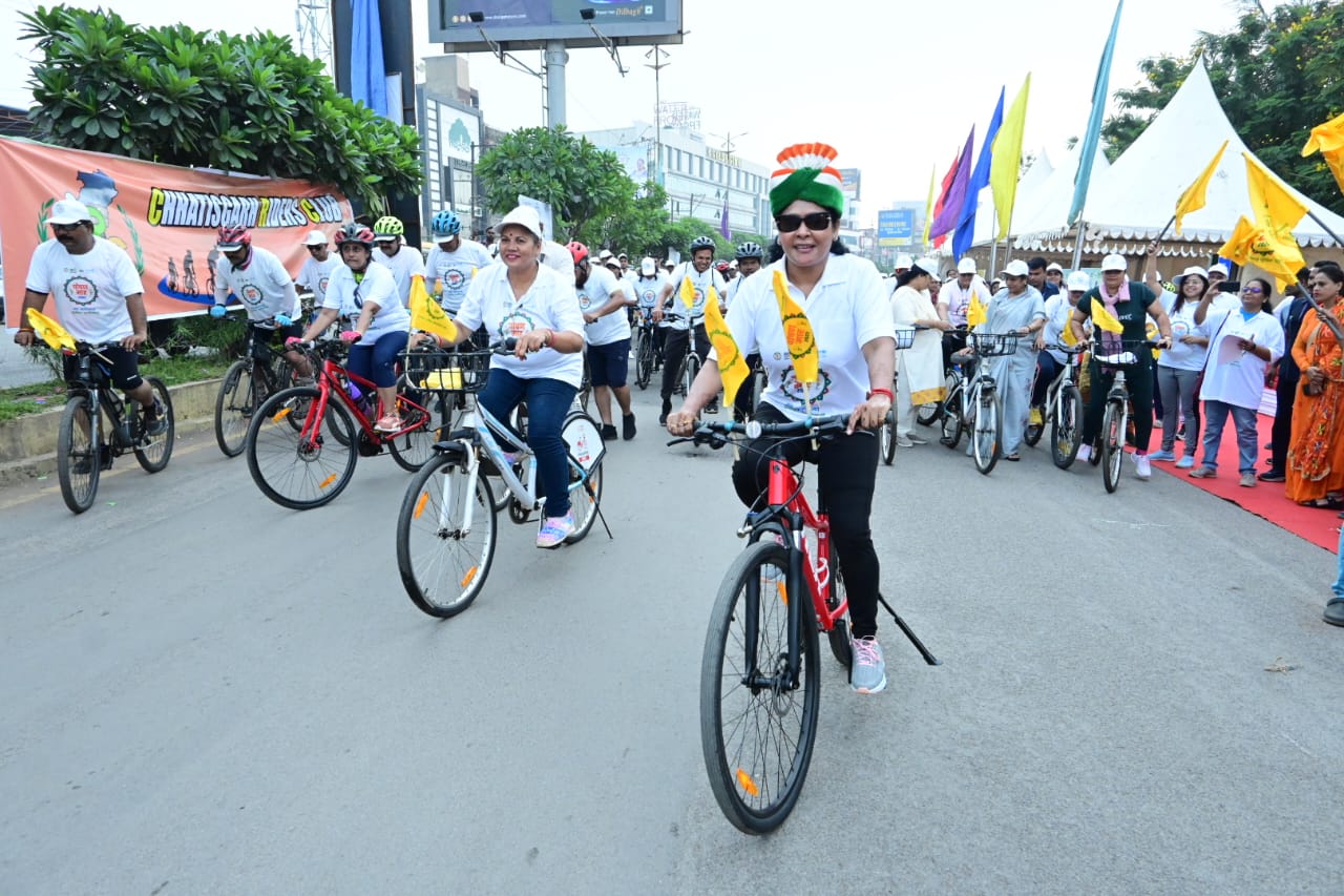 पोषण जागरूकता के लिए राजधानी में निकली साइकिल रैली, महिला एवं बाल विकास मंत्री अनिला भेंड़िया हुईं शामिल