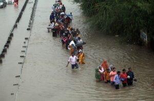 पानी-पानी हुआ दिल्ली-NCR, अगले 48 घंटे तक राहत नहीं…8वीं तक स्कूल बंद करने का आदेश जारी