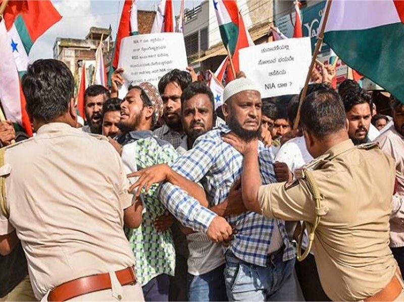 NIA के एक्शन के बाद पीएफआई का हिंसक प्रदर्शन