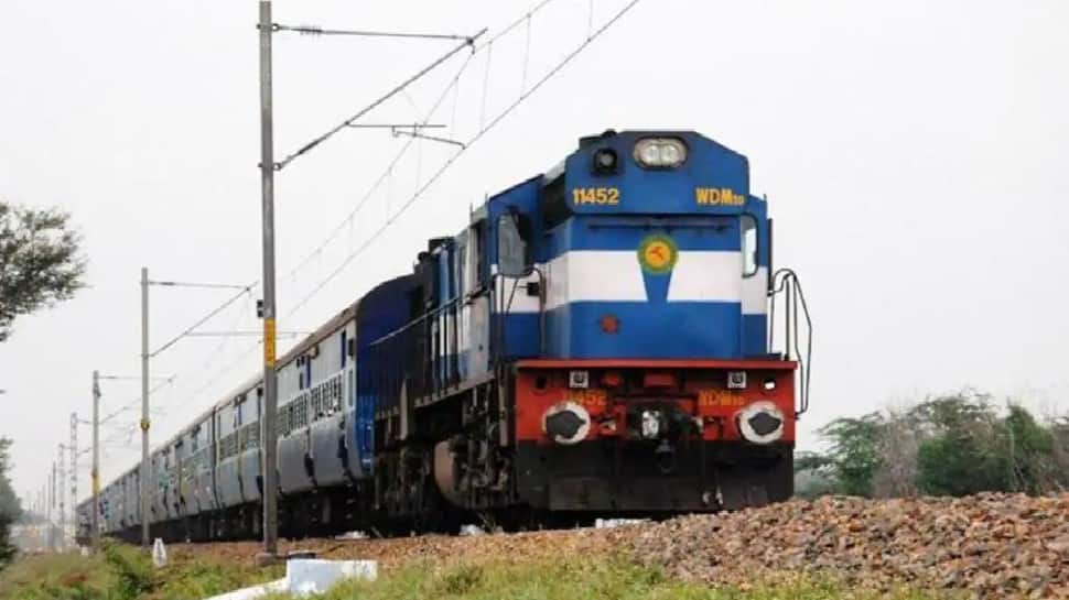 रेलवे ने यात्रियों को फिर दिया झटका, रायपुर से चलने वाली 3 ट्रेनें हुई रद्द, जानें वजह