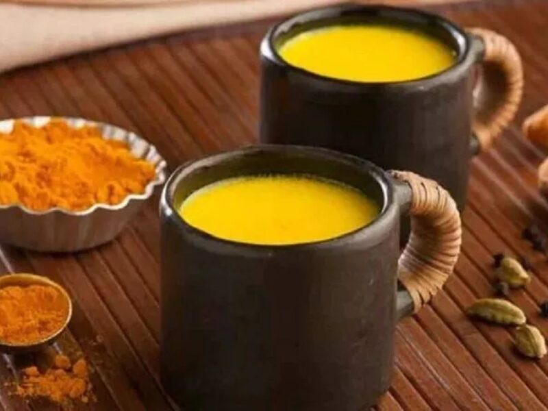 सर्दी, जुकाम और कफ में चमत्कारिक असर दिखाता है हल्दी दूध