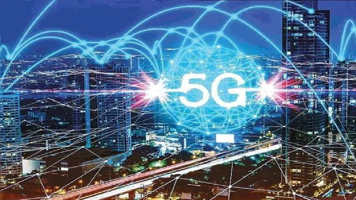 अब बिजली के खंभों व ट्रैफिक सिग्नल पर भी 5G के छोटे उपकरण लगाने की सिफारिश