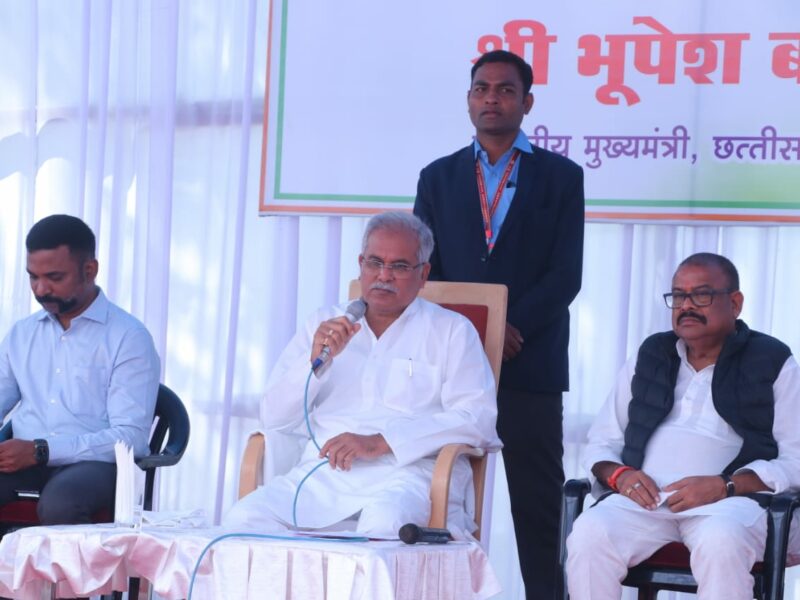 सीएम की दो टूक- जिले के छोटे होने से अधिकारियों पर वर्कलोड कम हुआ है, समय पर हो काम