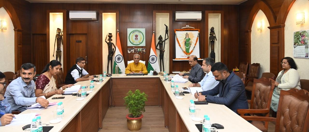 छत्तीसगढ़ की राजधानी रायपुर के पास दिल्ली की तरह ही आधुनिक एयरोसिटी बनेगी। CM भूपेश बघेल ने दिए अधिकारियों को ऐरोसिटी के विकास के लिए जल्द काम शुरू करने के निर्देश दिए हैं।