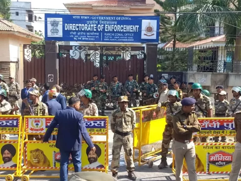 ईडी के दफ्तर पहुंचे सीएम हेमंत सोरेन, पत्रकारों से कहा- ऐसा लगता है कि मैं देश छोड़कर भाग जाऊंगा !
