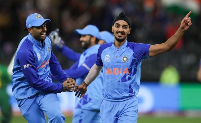 एडिलेड में भारत-बांग्लादेश के बीच टी-20 वर्ल्ड कप के अहम मुकाबले में भारतीय टीम को जबरदस्त जीत मिली है। टॉस हारकर पहले बैटिंग करते हुए भारत