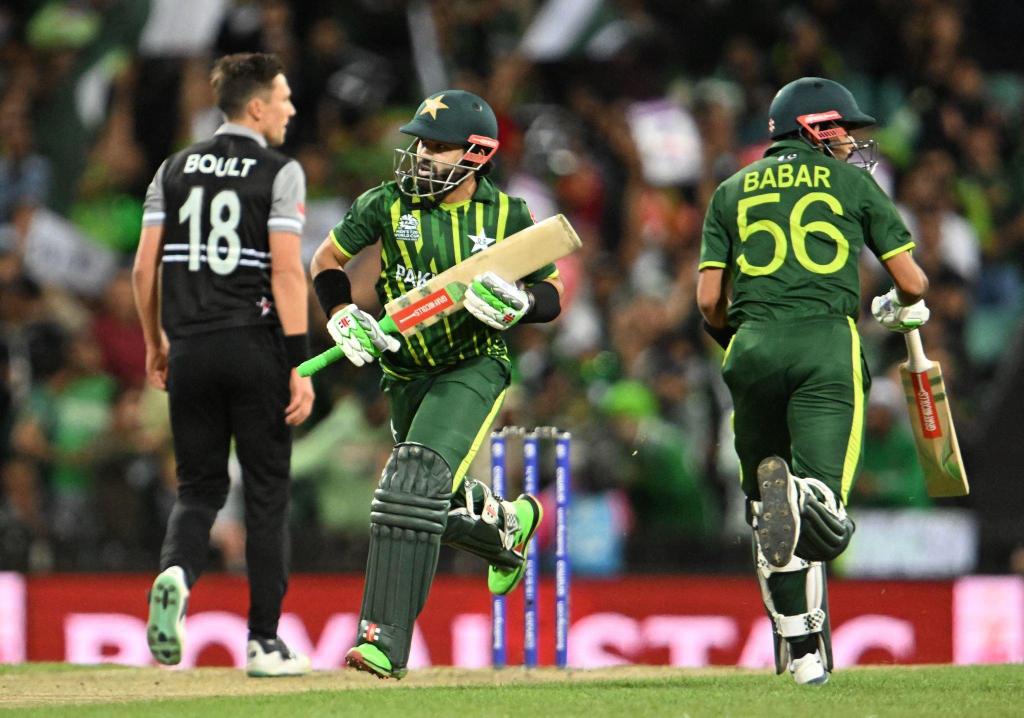 न्यूजीलैंड को हरा 13 साल बाद फाइनल में पहुंची पाकिस्तान की टीम