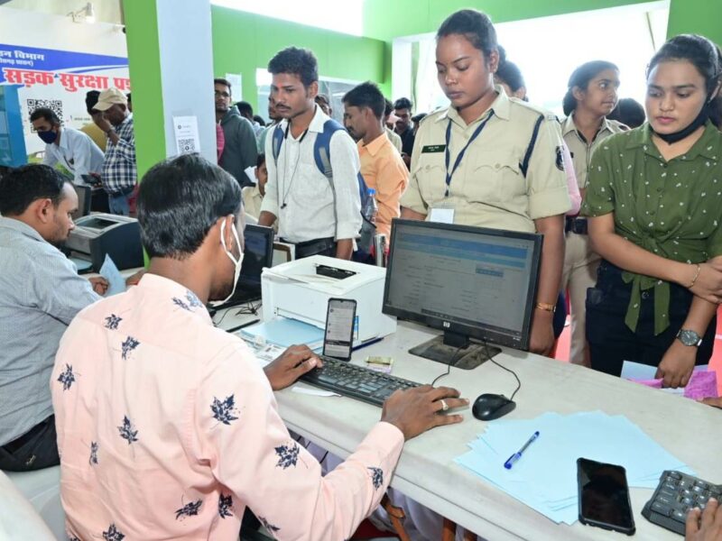 Rajyotsav : तीन दिन में ही 500 युवाओं को मिला लर्निंग लाइसेंस, ऑनस्पाट मिल रही सुविधाओं से लोगों में काफी उत्साह