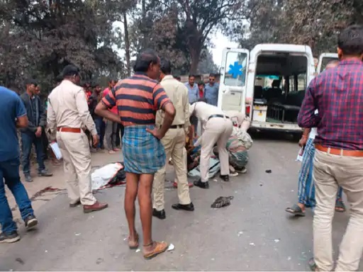 Road Accident; छत्तीसगढ़ के इस जिले में हुआ बड़ा हादसा, 3 लोगों की मौत और 15 से ज्यादा हुए घायल