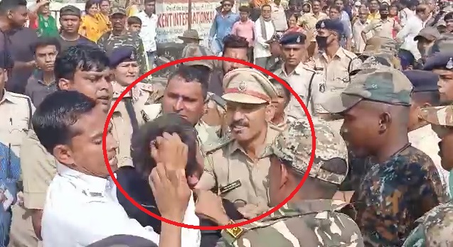 शिव महापुराण कथा सुनने पहुंचे युवक को पुलिस ने गुंडों की तरह बेदम पीटा- देखें वीडियो