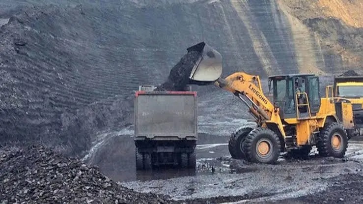 coal transport stalled - गिरफ़्तारी और छापों के खौफ से परिवहन प्रभावित