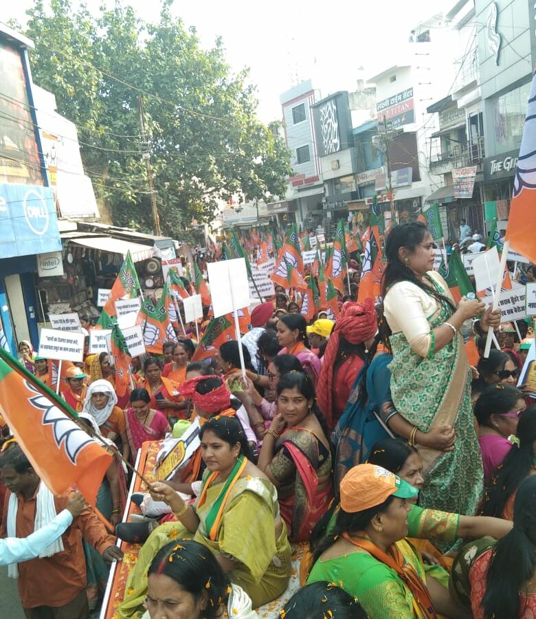 BJP Mahila Hunkar Rally - स्मृति ख़ामोशी से आईं, बिलासपुर में भरीं हुंकार