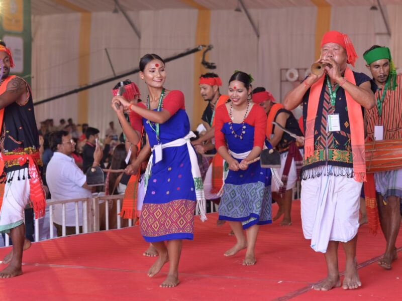 साईंस कॉलेज मैदान में देश-विदेश से पहुंचे आदिवासी कलाकारों ने बिखेरी इन्द्रधनुषी छटा- Video