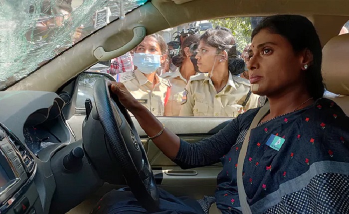 आंध्र प्रदेश के CM की बहन की कार को खींचकर ले गई पुलिस की क्रेन, कार में वह भी थीं मौजूद