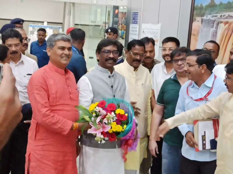 राष्ट्रीय आदिवासी नृत्य महोत्सव; झारखंड के मुख्यमंत्री हेमंत सोरेन पहुंचे राजधानी