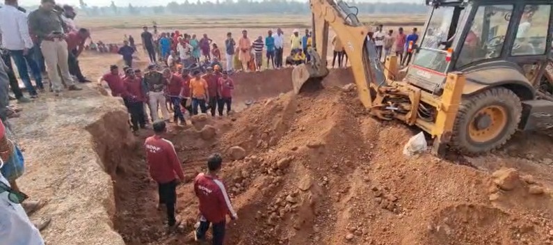 बड़ी खबरः जगदलपुर के खदान में मिट्टी धंसने से 5 मजदूरों की मौत, NDRF की टीम हुई रवाना