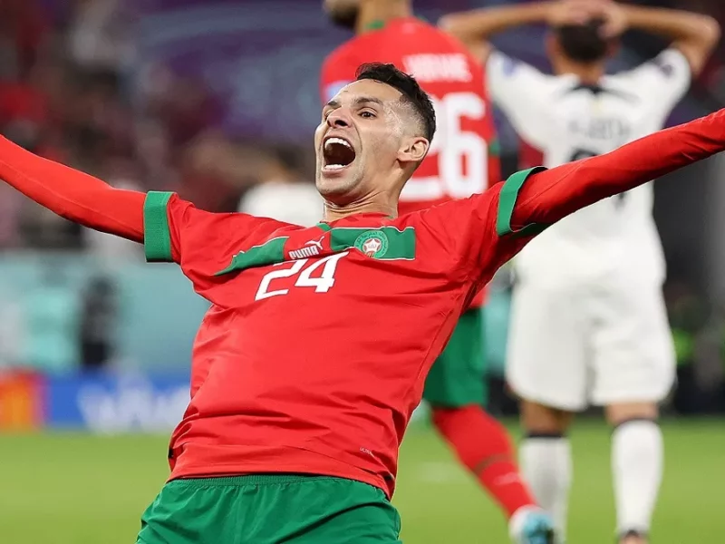 कतर में खेले जा रहे फीफा विश्व कप के क्वार्टर फाइनल मैच में मोरक्को ने बड़ा उलटफेर करते हुए पुर्तगाल को 1-0 से हराकर इतिहास रच दिया है। इस जीत के साथ मोरक्को फीफा विश्व कप के