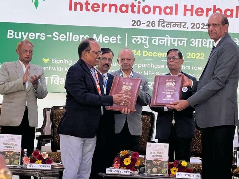 अंतर्राष्ट्रीय वन मेला में लघु वनोंपज आधारित क्रेता-विक्रेता सम्मेलन में छत्तीसगढ़ लघु वनोपज संघ और मध्यप्रदेश लघु वनोपज संघ के मध्य 6 करोड़ रूपए का व्यवसायिक