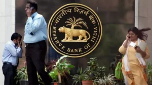 RBI ने सभी बैंकों को अपनी ब्रांच 31 मार्च तक खोले रखने का आदेश दिया है। इससे अब आप रविवार को भी बैंक से जुड़े काम निपटा सकेंगे। इसकी वजह एनुअल