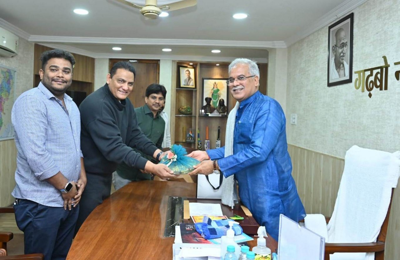 Azharuddin Had A Courtesy Call On The CM- पूर्व क्रिकेटर मोहम्मद अजहरुद्दीन ने सीएम से की मुलाकात