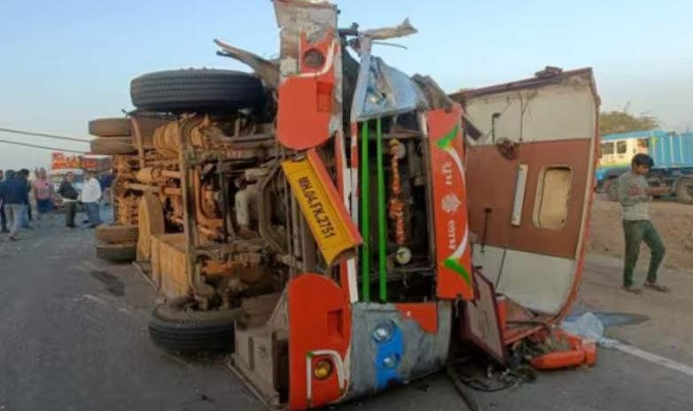 10 Sai devotees died in bus-truck collision on Nashik-Shirdi highway