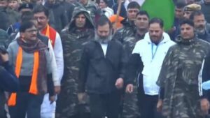 Bharat-Jodo-Yatra-Bharat-Jodo-Yatra-started-from-Kathua-amidst-rain-Rahul-Gandhi-was-seen-wearing-a-black-jacket