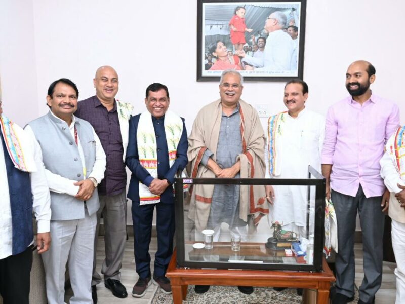 केंद्रीय संसदीय समिति से सीएम बघेल ने की मुंबई-कोलकाता रूट की बंद ट्रेने पुनः प्रारंभ कराने की मांग