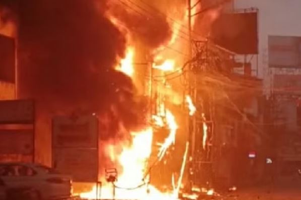 CG News Fire broke out in a shop in Phool Chowk, creating chaos